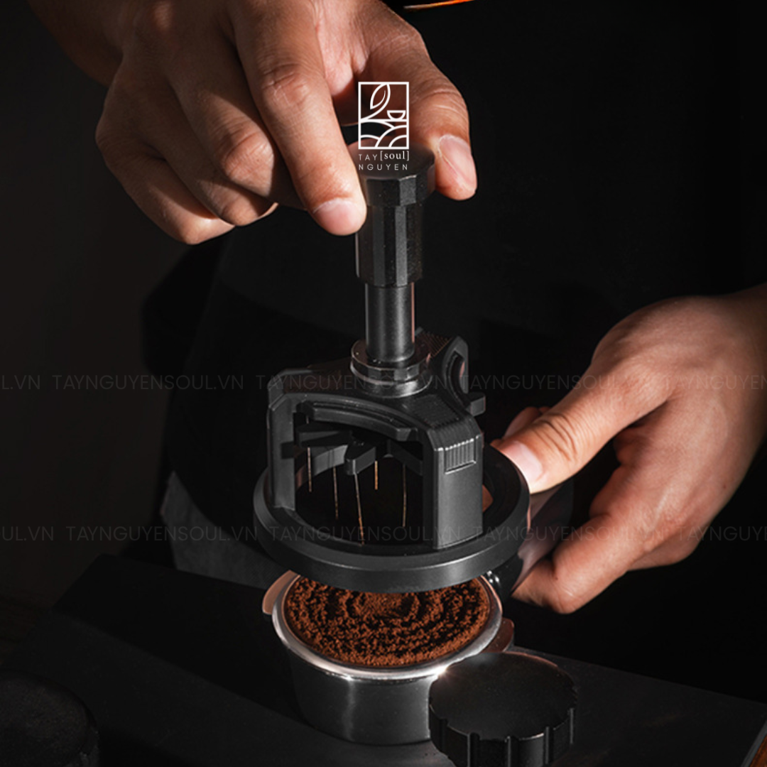 Dụng Cụ Đánh Tơi Bột Cà Phê Chuyên Nghiệp Nhấn Xoay Từ Tính 8 dung cu danh toi bot ca phe chuyen nghiep nhan xoay tu tinh taynguyensoul.vn .png 1